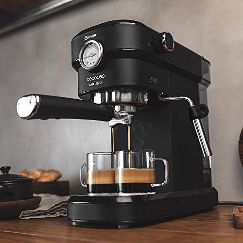 Cecotec Cafelizzia 790 Black Pro - Cafetera para Espressos y Cappuccino con Manometro, 1350 W, Sistema Thermoblock, 20 Bares, Modo Auto para 1-2 Cafés, Vaporizador Orientable, 1.1L, Negro